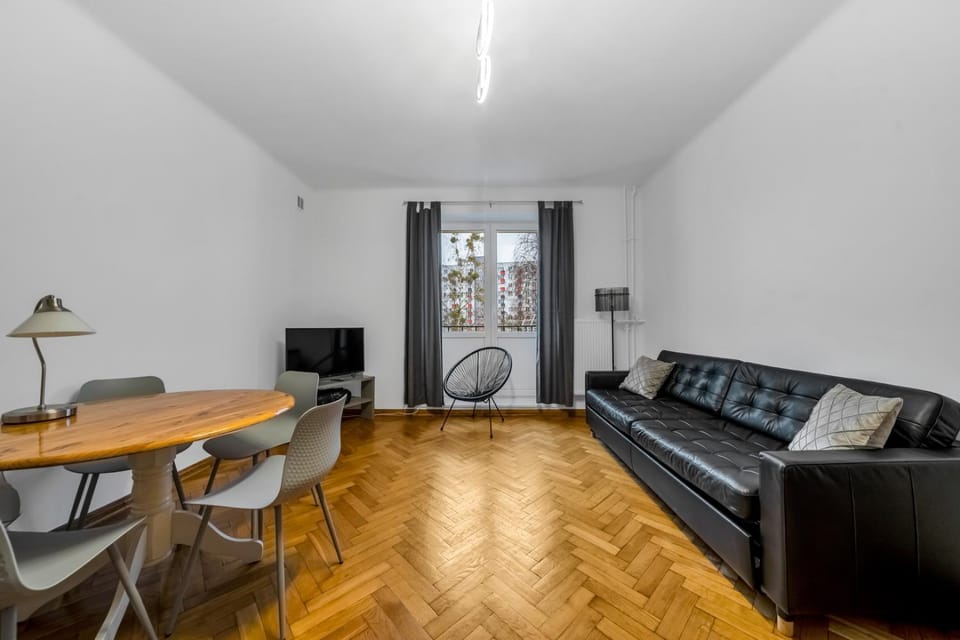 Communal lounge/ TV room, TV and multimedia, Living room, Seating area, Dining area, Evening entertainment