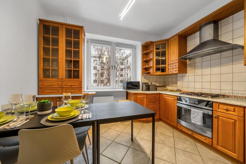 Kitchen or kitchenette, Food and drinks, Dining area, Food, dishwasher, oven, stove