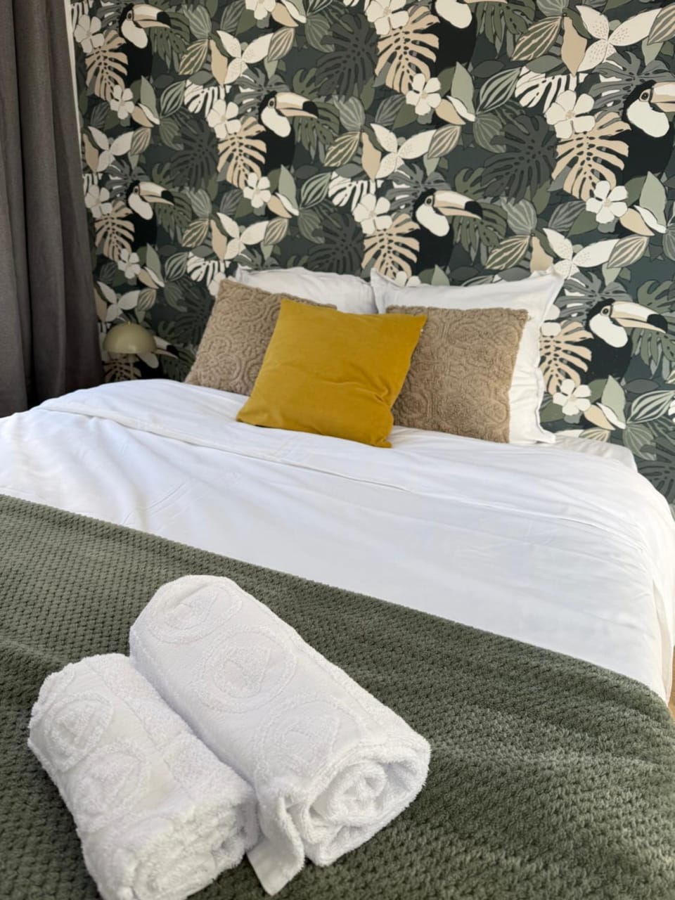 Bedroom, towels