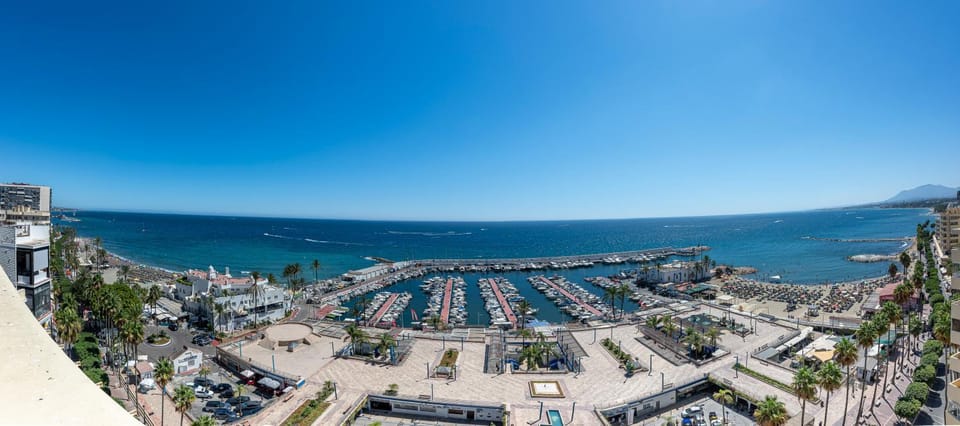 Marbella Center Bechfront 4 persons Apartment in Marbella