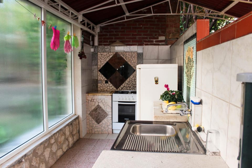 Kitchen or kitchenette, Communal kitchen, kitchen