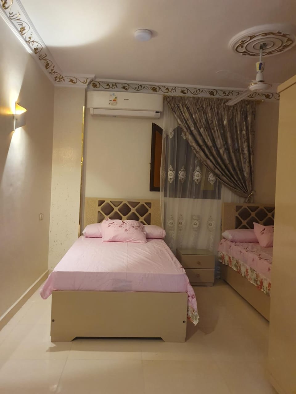 Bed, Photo of the whole room, Bedroom