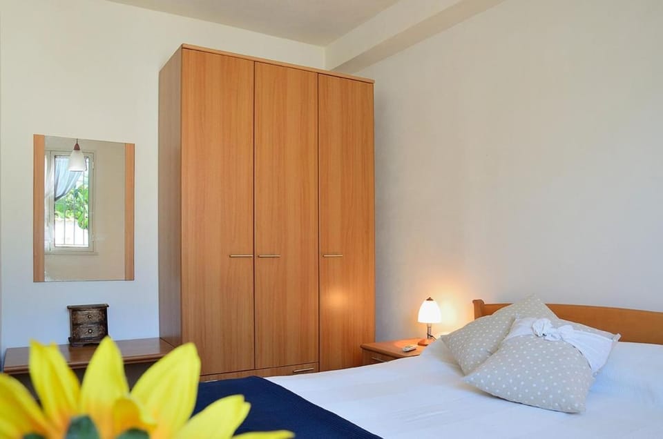 Villa Sole con accesso diretto alla spiaggia House in Santa Maria del Focallo