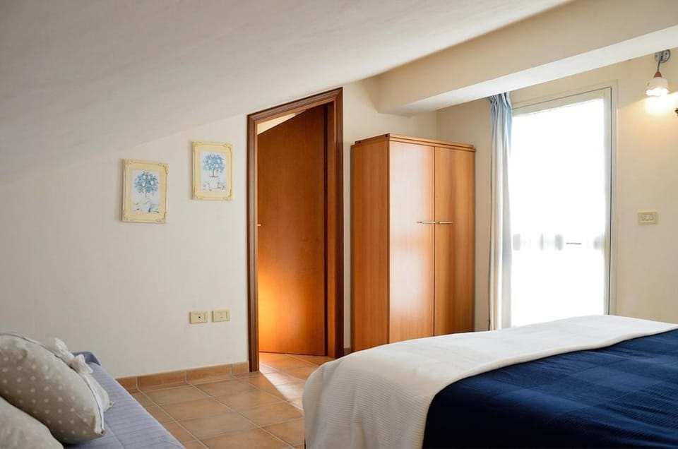 Bedroom, wardrobe