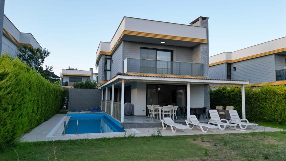ÖZEL HAVUZLU Müstakil LÜKS VILLA Villa in Kusadasi