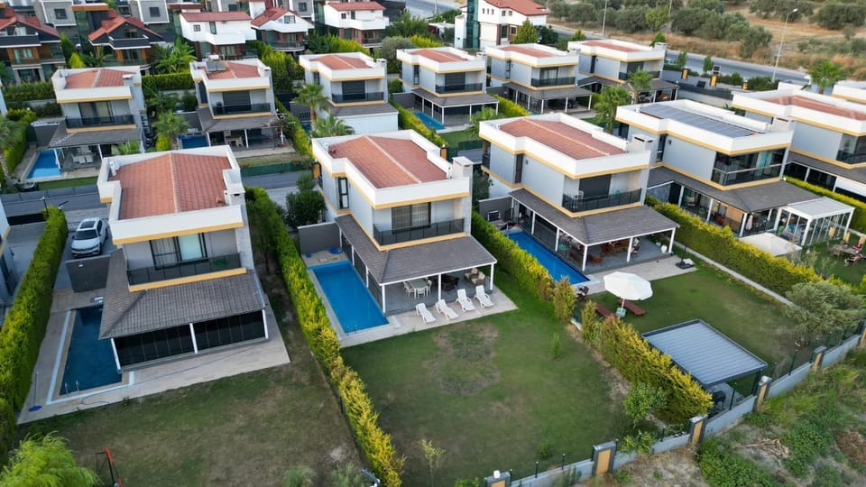 ÖZEL HAVUZLU Müstakil LÜKS VILLA Villa in Kusadasi