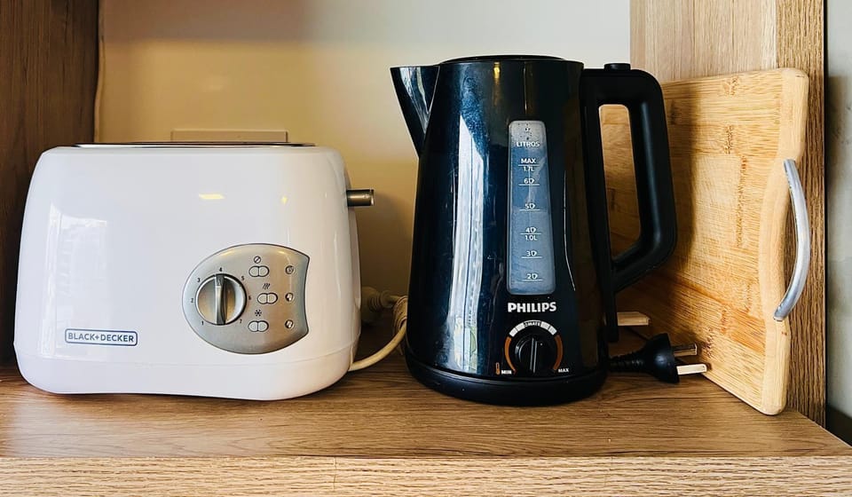 Coffee/tea facilities, toaster