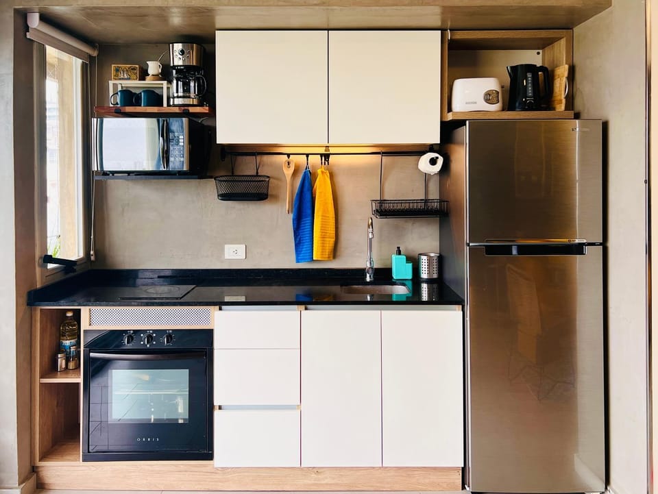 Kitchen or kitchenette, oven, pet friendly, stove