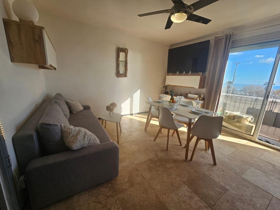 Face à la mer appartement vue mer Portiragnes plage proche Cap d'agde Vias Valras-plage Méditérranée Apartment in Portiragnes