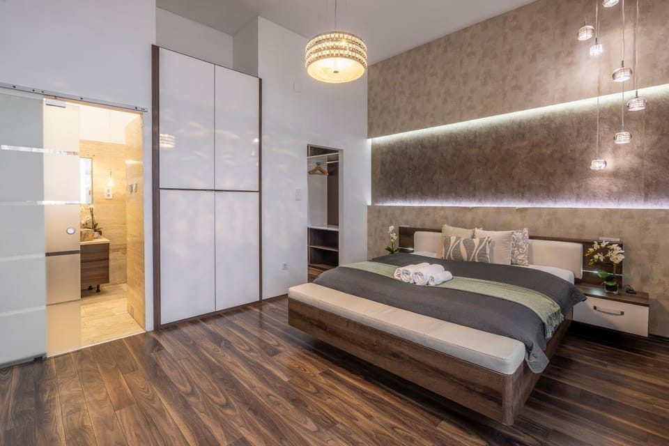 Bed, Kitchen or kitchenette, Photo of the whole room, Bedroom, towels, wardrobe