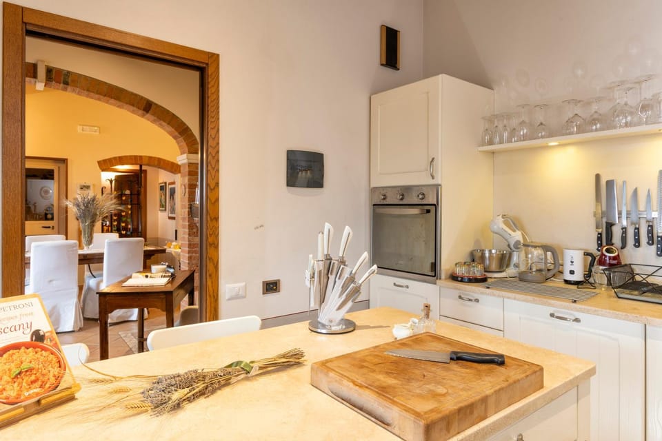 Kitchen or kitchenette, Food and drinks, Food, oven, Internal: Not applicable to any particular room