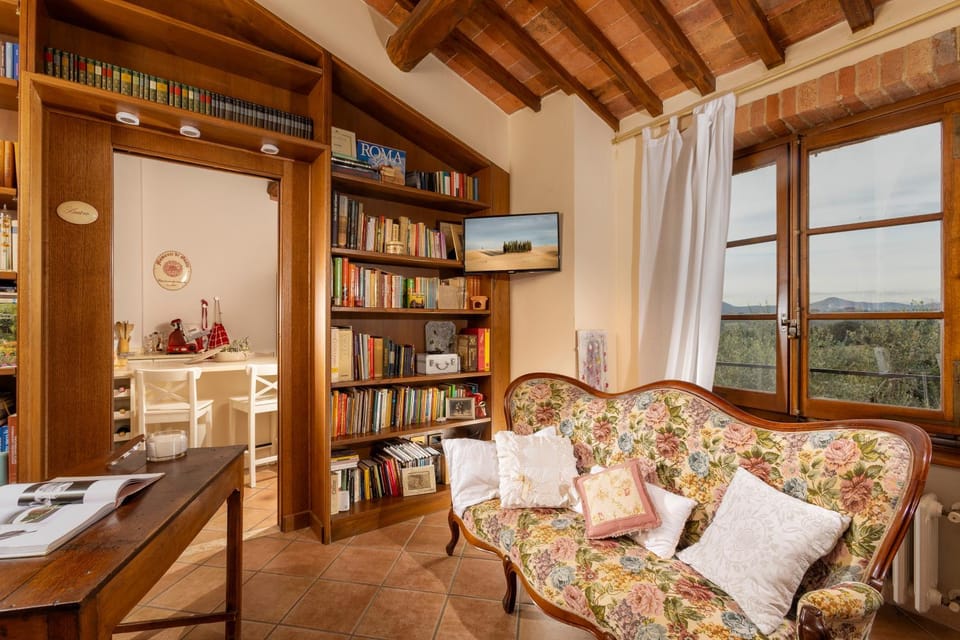 Library, Living room, Seating area