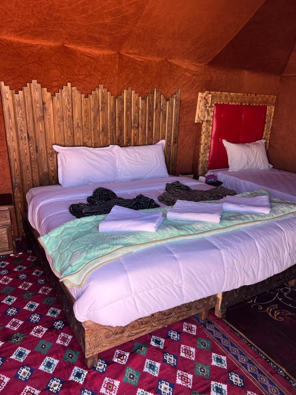 Bed, Photo of the whole room, Bedroom, towels