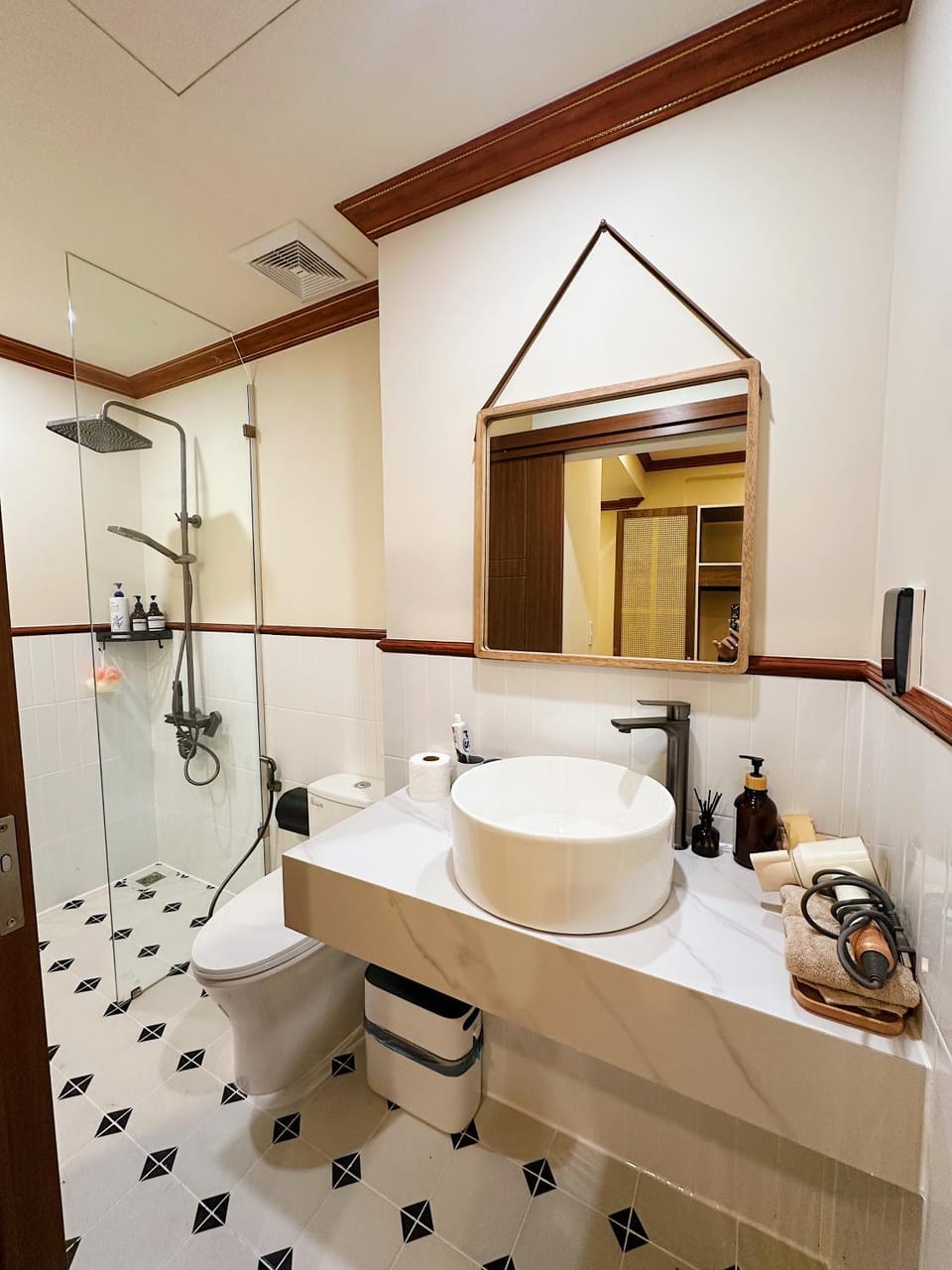 Shower, Toilet, towels