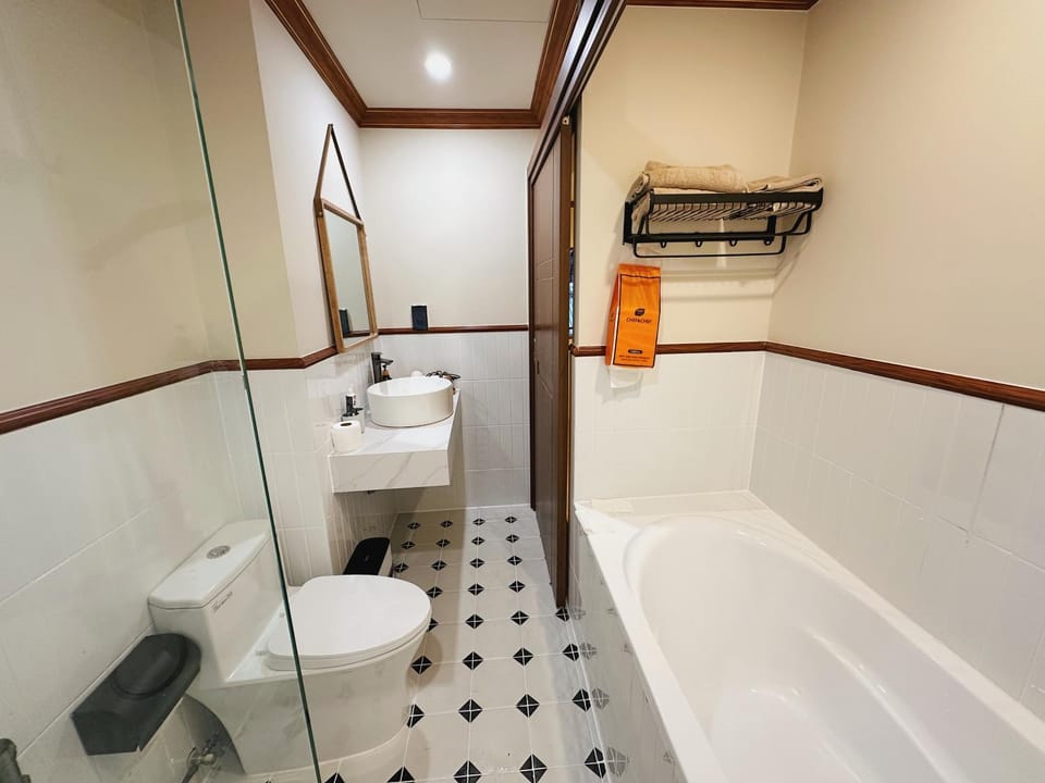 Shower, Toilet, Bathroom, Bath, towels