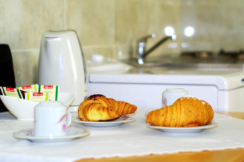 Coffee/tea facilities, Breakfast