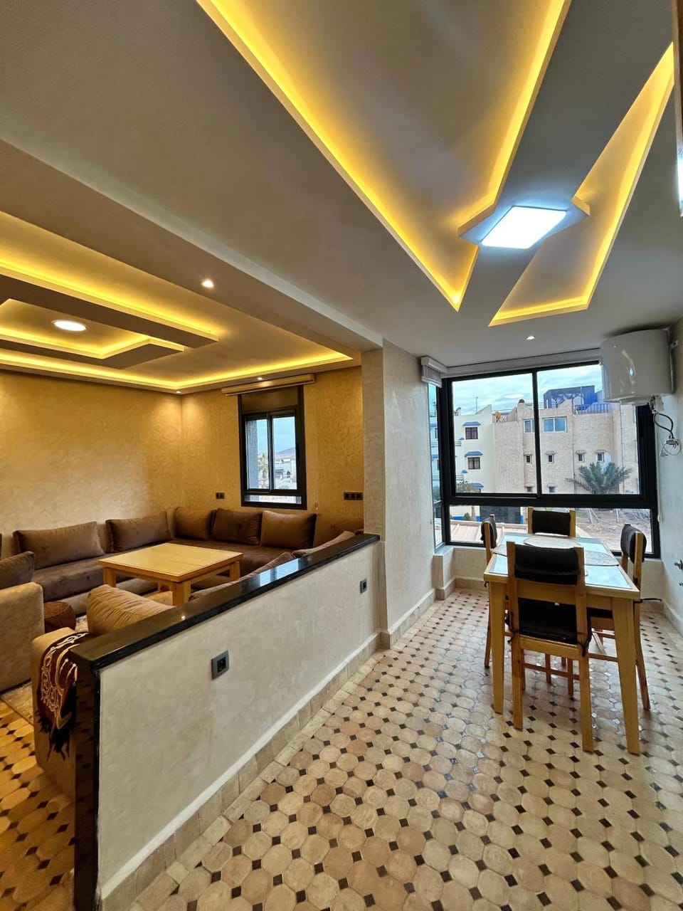 Kitchen or kitchenette, Seating area, Dining area