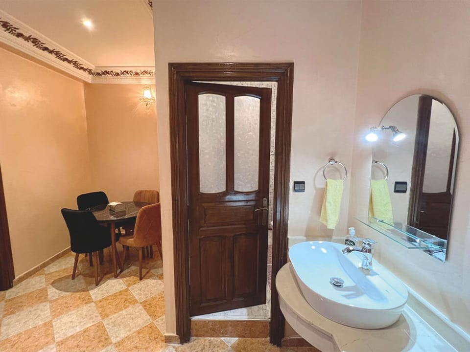 Bathroom, Dining area