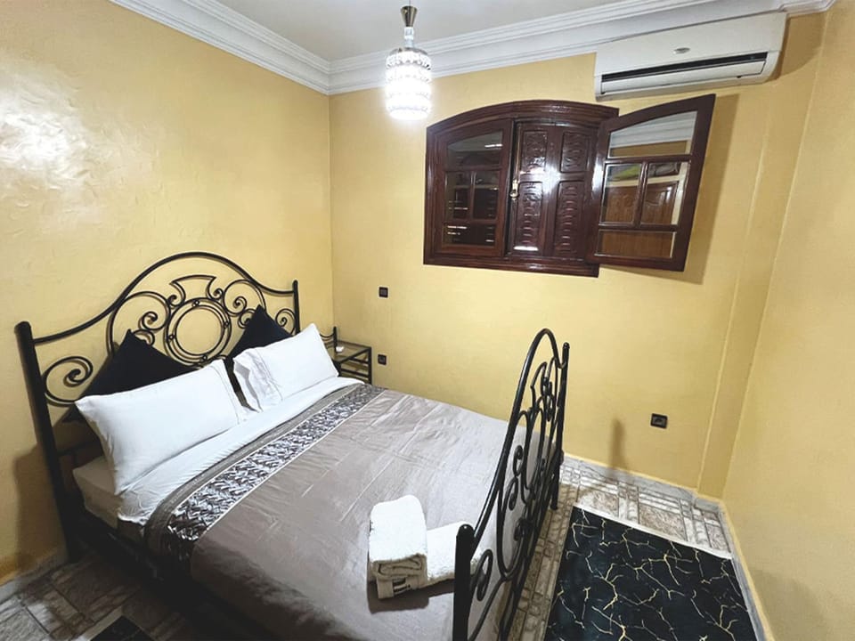 Bed, Bedroom, air conditioner