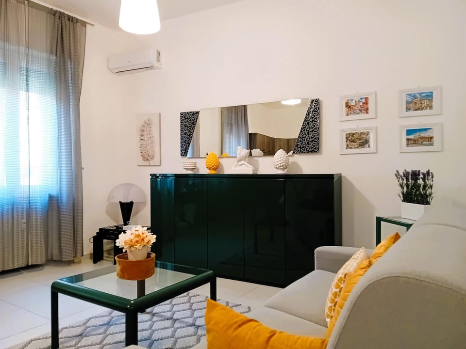 Living room, Seating area, air conditioner