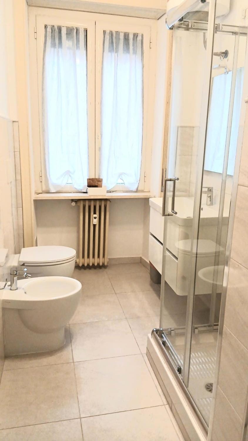 Shower, Toilet, Bathroom, bidet, towels