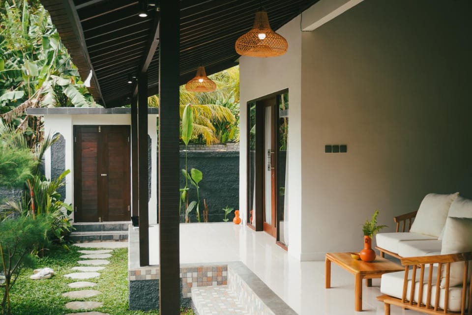 Patio, Facade/entrance, Garden, Living room