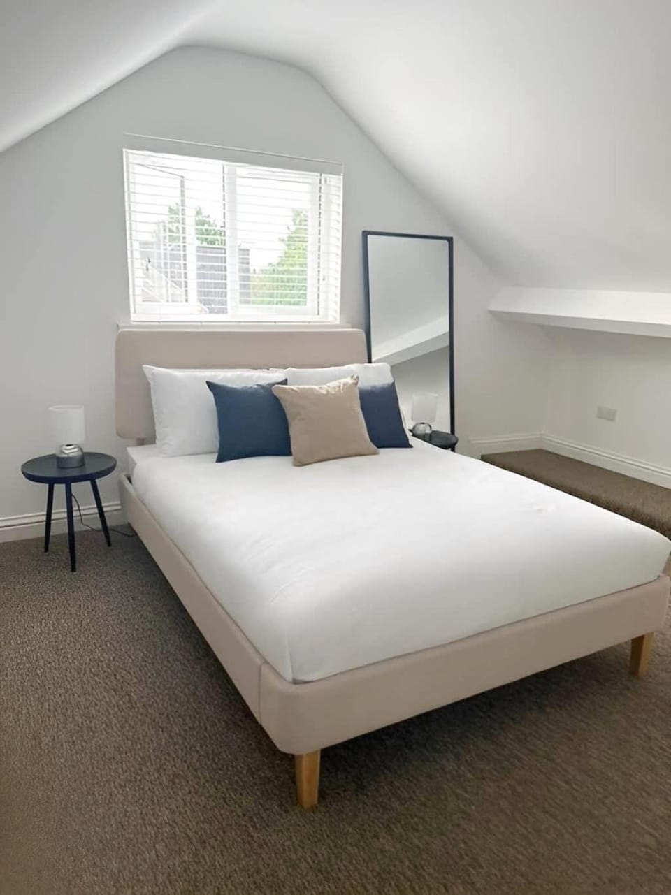 Spacious 6-Bed Home With 4 Parking Spaces House in Oxford