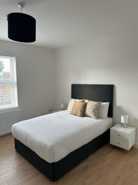 Spacious 6-Bed Home With 4 Parking Spaces House in Oxford