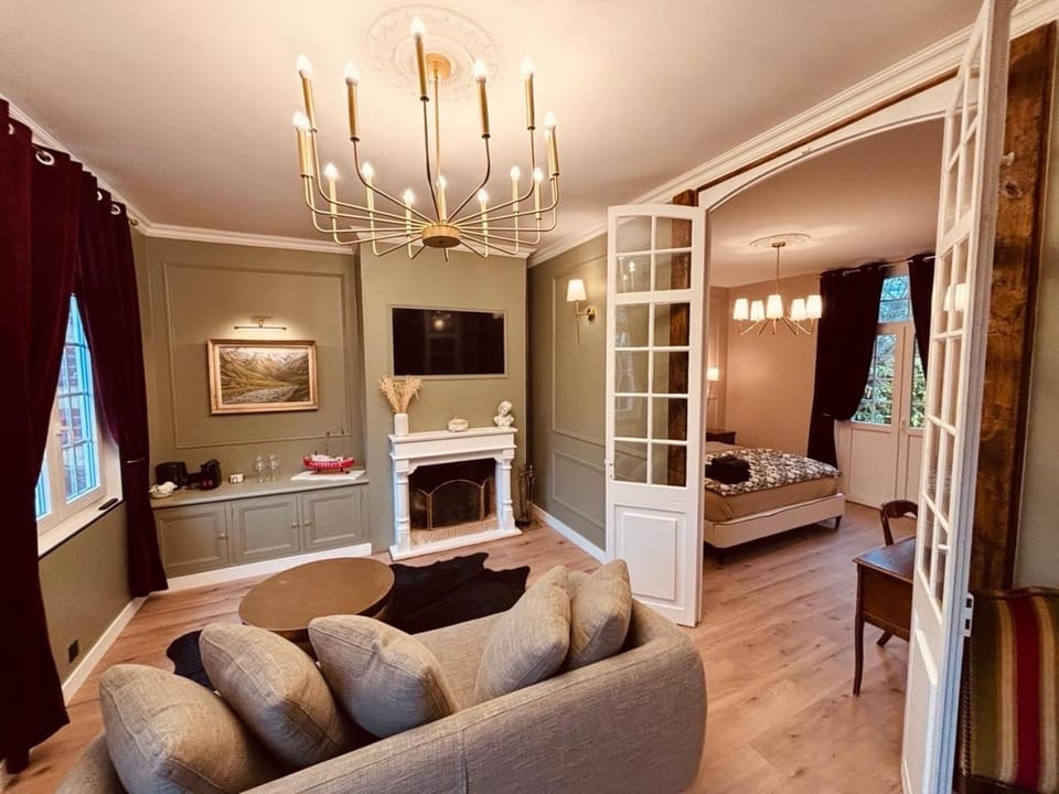 Communal lounge/ TV room, TV and multimedia, Living room, Seating area