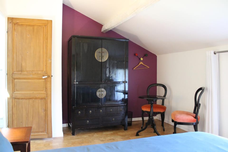 Photo of the whole room, Decorative detail, Bedroom