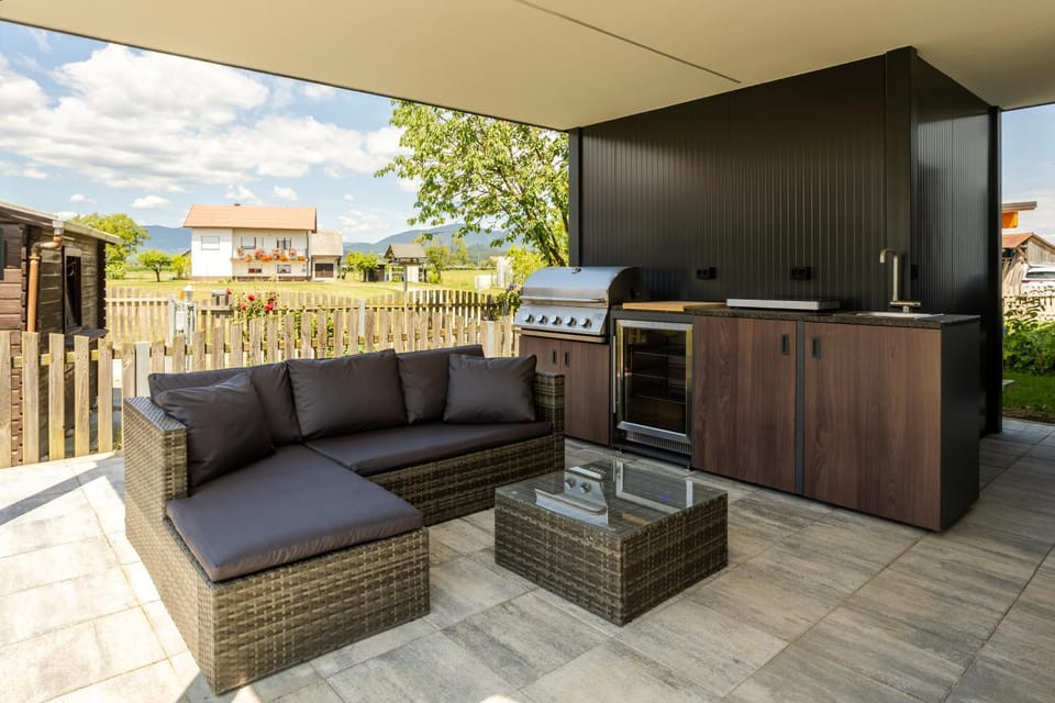 Patio, Day, BBQ facilities, Balcony/Terrace, Kitchen or kitchenette, Seating area, kitchen