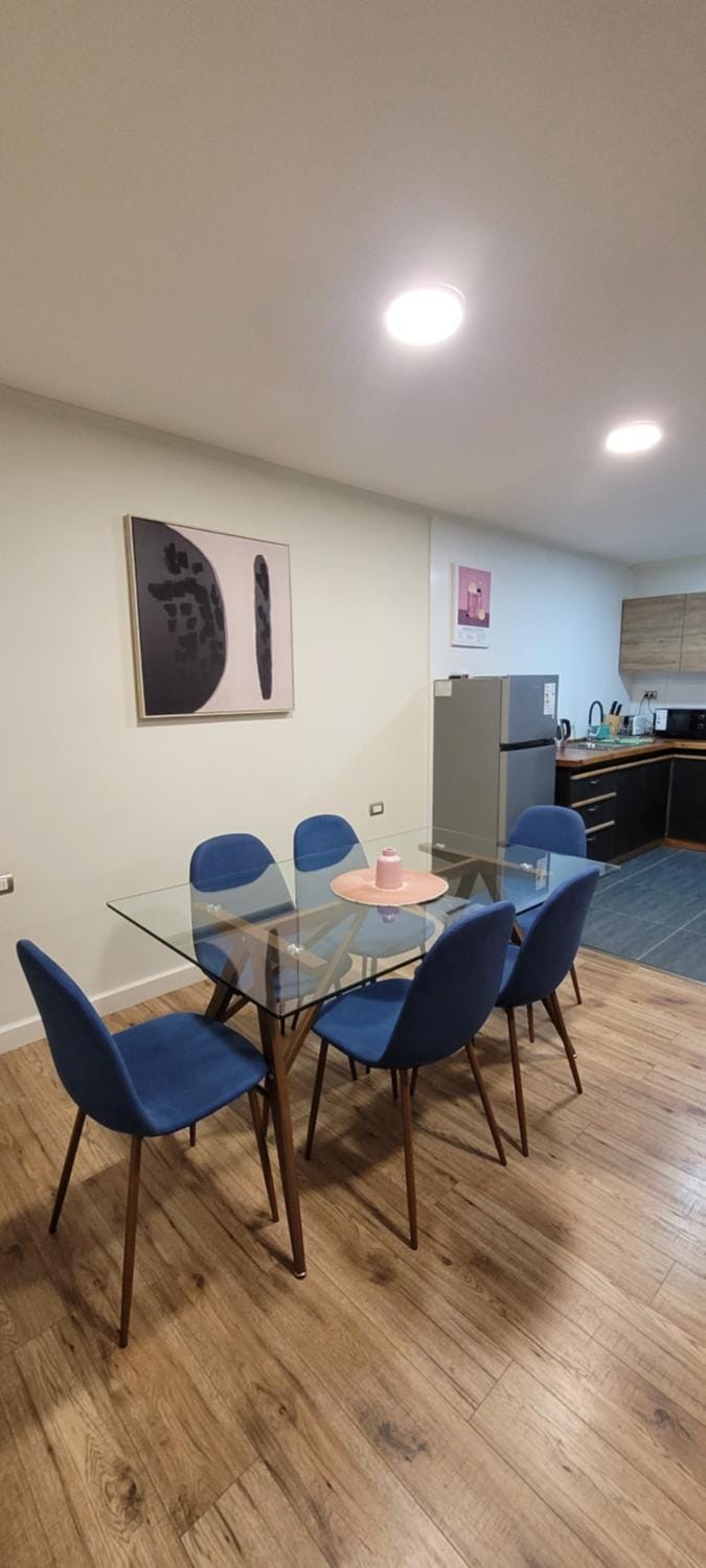 Kitchen or kitchenette, Dining area