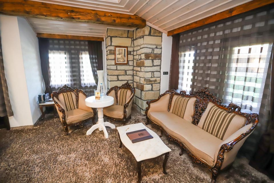 Coffee/tea facilities, Living room, Seating area