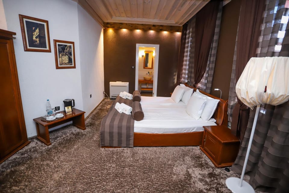 Bed, Bathroom, Coffee/tea facilities, Photo of the whole room, Bedroom