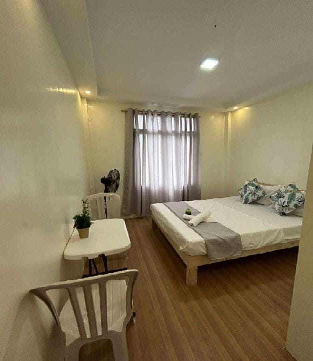 Shower, Toilet, Bed, Bedroom, bidet, internet, pet friendly, towels