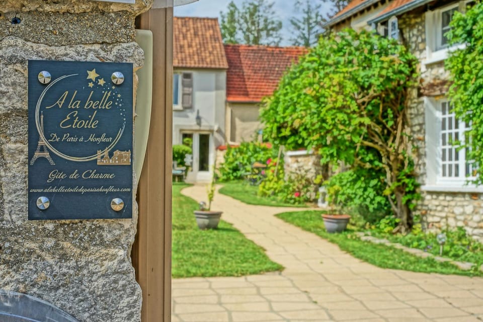 Facade/entrance, Property logo or sign, Street view