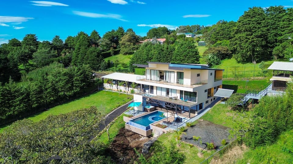 La Parada House House in Heredia Province