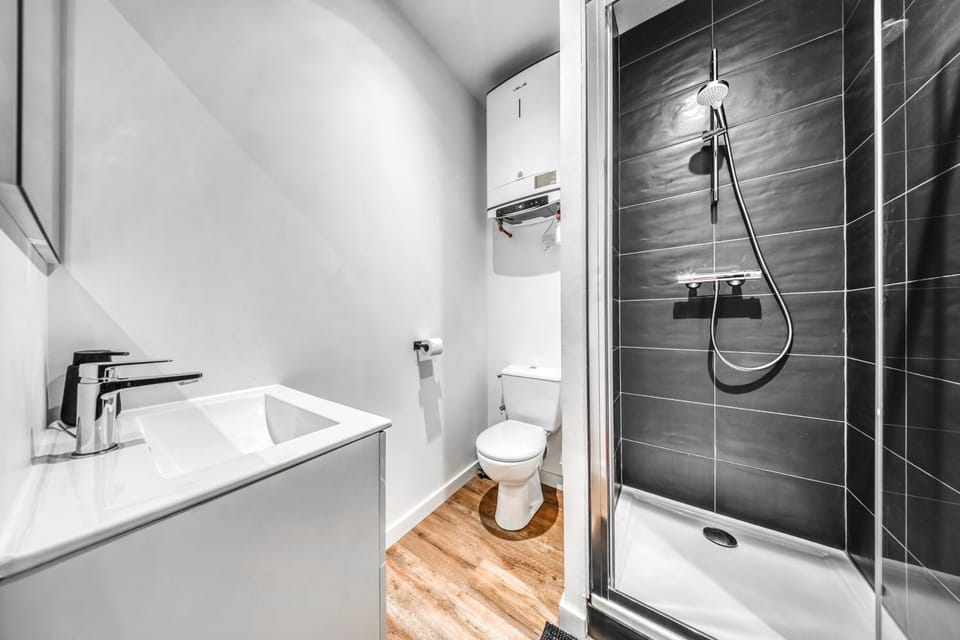 Shower, Toilet, Bathroom