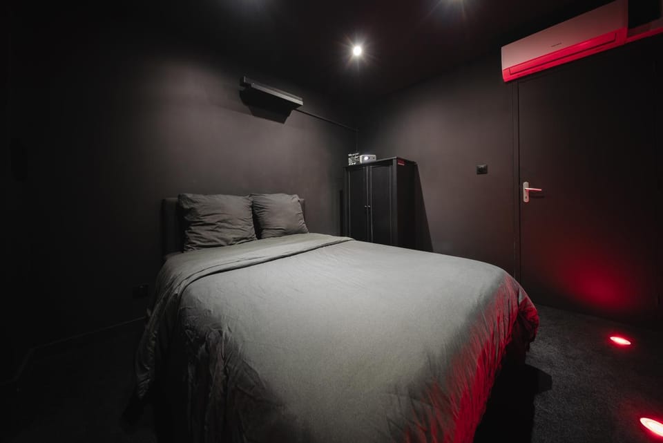 Photo of the whole room, Bedroom