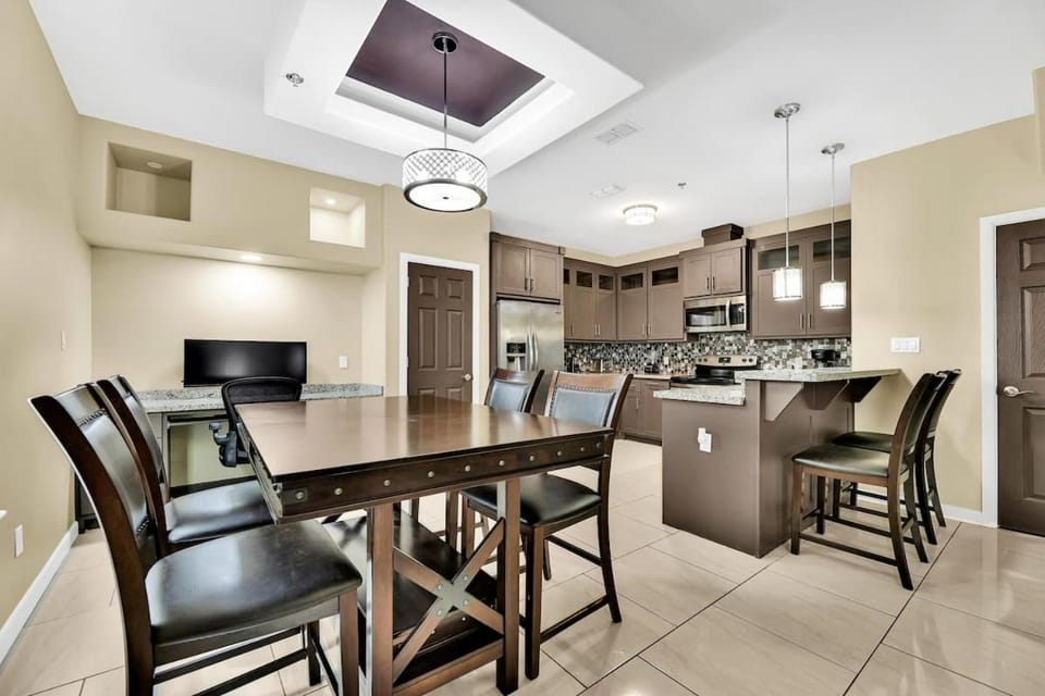 Relax & Enjoy In Our Spacious Townhome Getaway A Apartment in Pharr