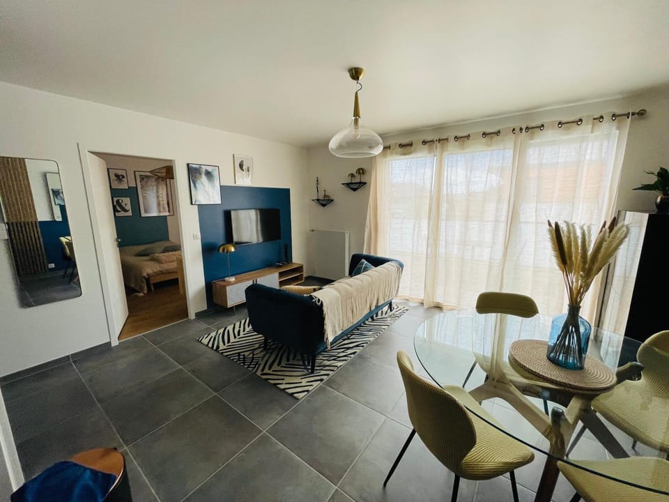 Living room, Dining area