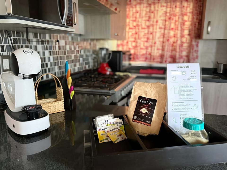 Coffee/tea facilities, Kitchen or kitchenette, Communal kitchen, kitchen