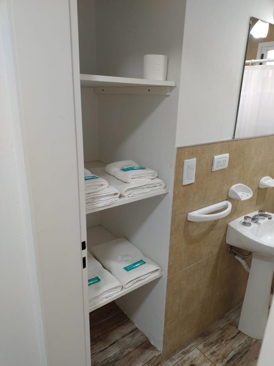 Toilet, Bathroom, towels