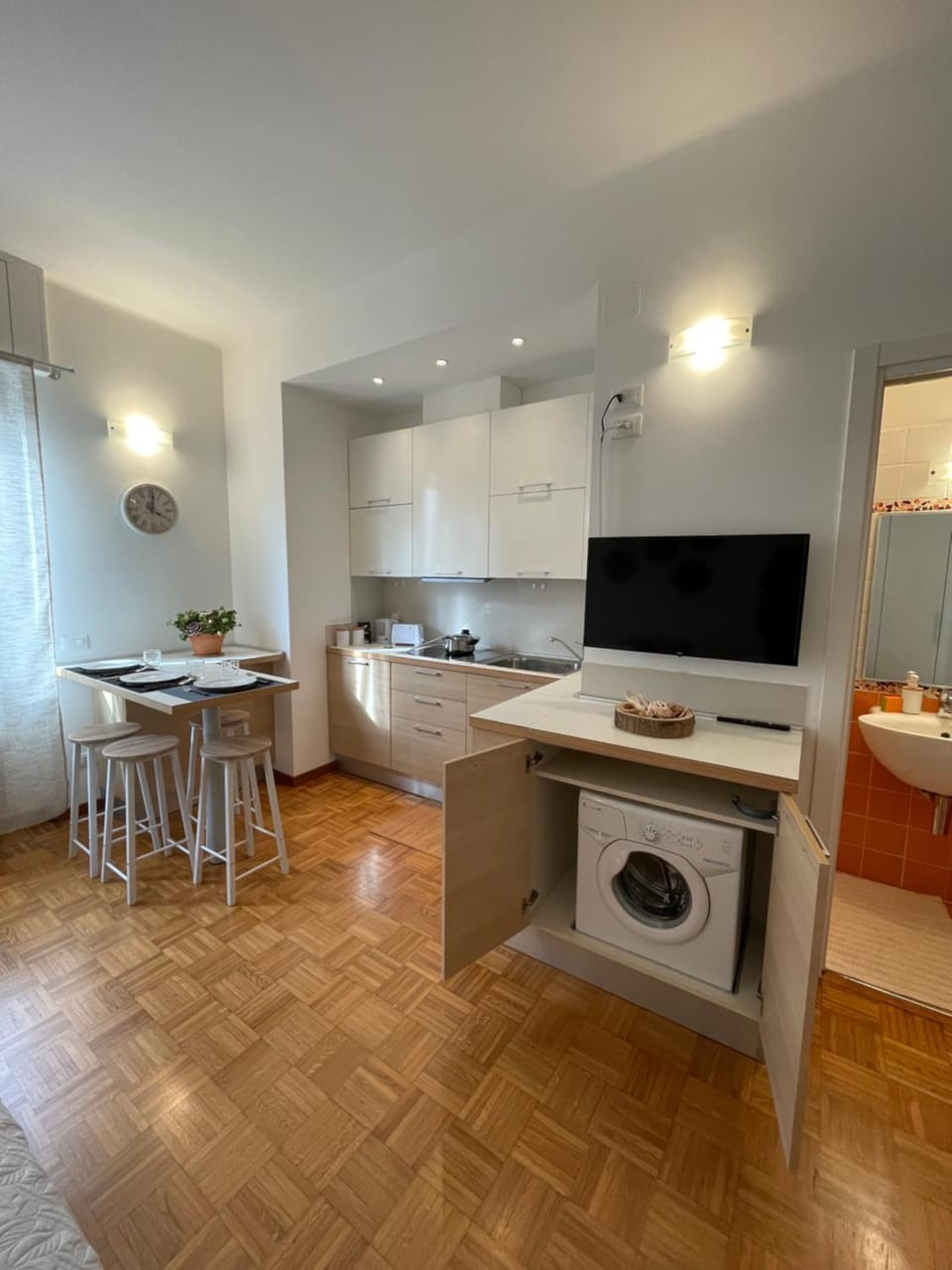TV and multimedia, Kitchen or kitchenette, washing machine