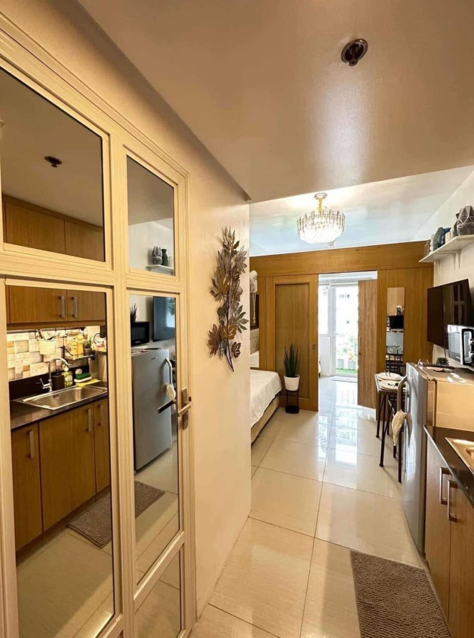 Kitchen or kitchenette, Dining area, oven
