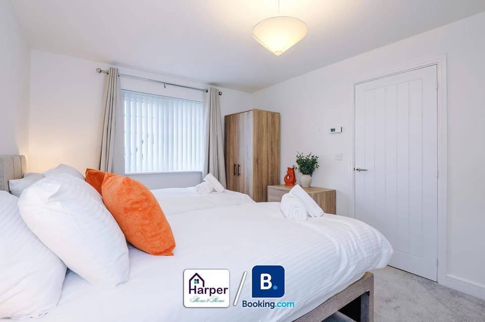 Bed, Photo of the whole room, Bedroom, towels, wardrobe