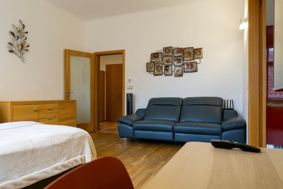 Bed, Living room, Bedroom