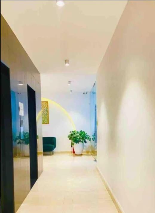 Modern 2 Bedroom at Airport Residential - 247 Security, Free Parking, Opposite Kozo Apartment in Accra