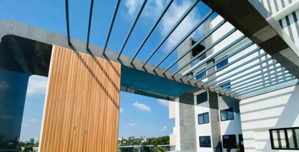 Modern 2 Bedroom at Airport Residential - 247 Security, Free Parking, Opposite Kozo Apartment in Accra