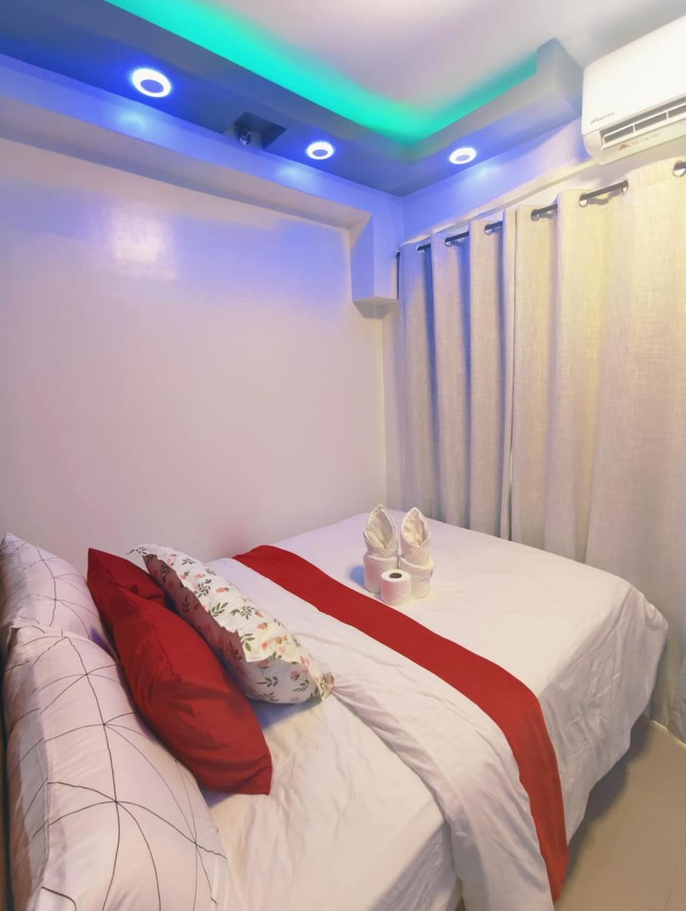Bed, Bedroom, air conditioner